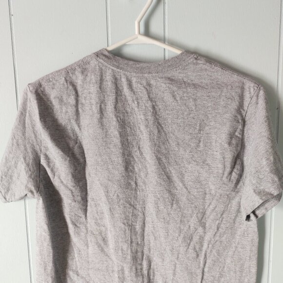 Gildan Yellowstone 'Don't Make Me Go Beth Button On You' T-shirt - Picture 6 of 7